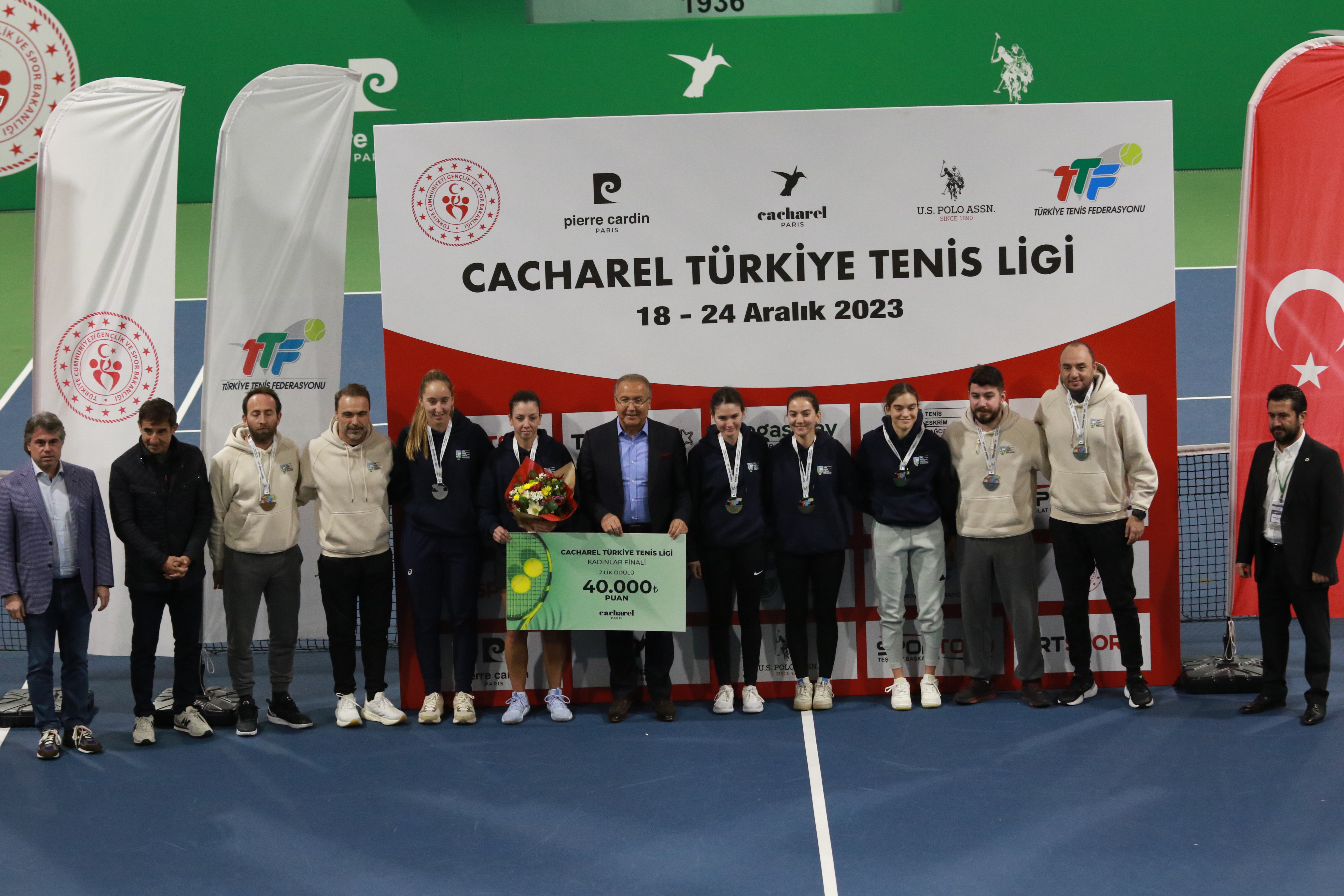 Cacharel_Türkiye_Tenis_Ligi_Kadınlar_İkincisi-TED_Spor_Kulübü.JPG
