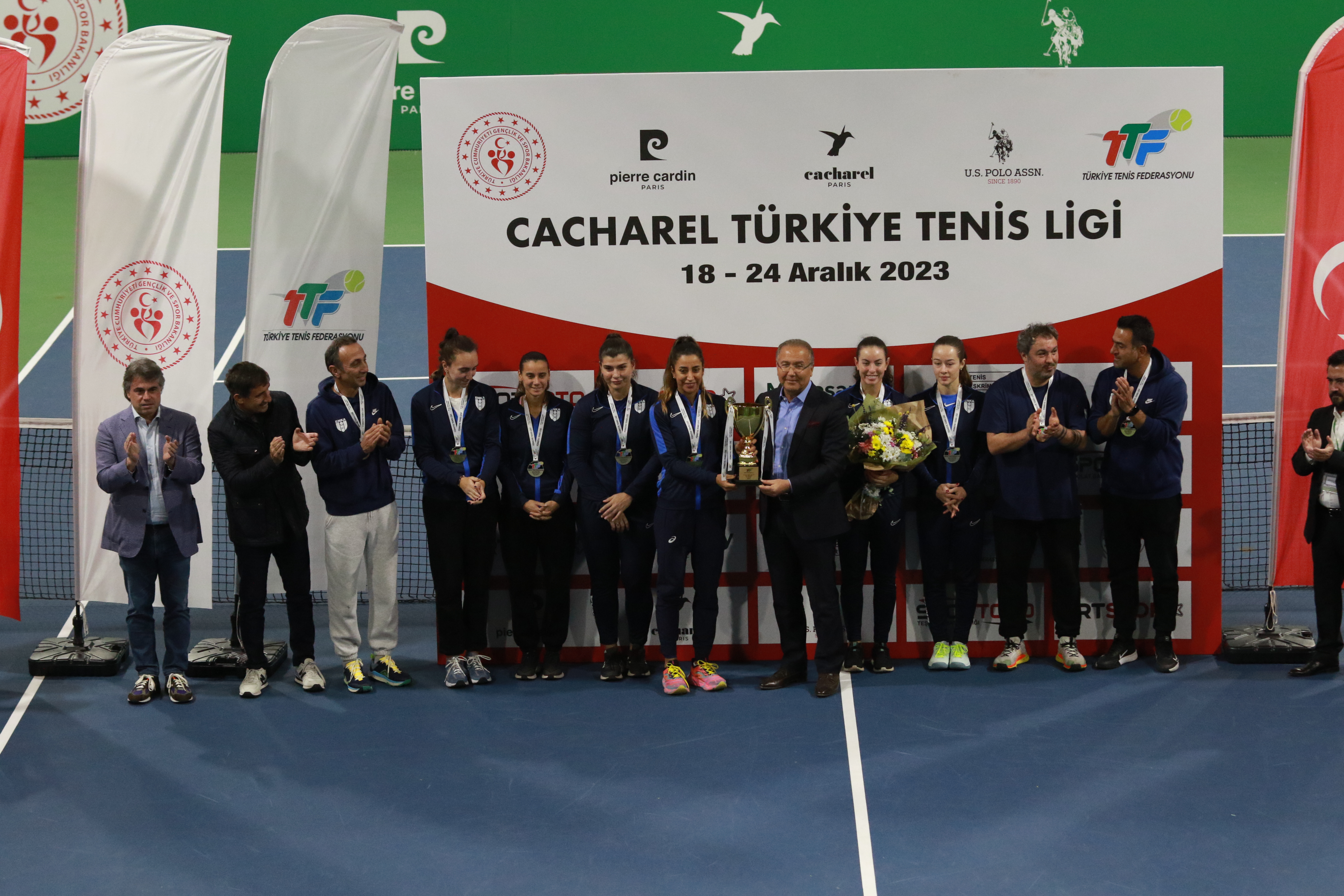 Cacharel_Türkiye_Tenis_Ligi_Kadınlar_Şampiyonu-ENKA_Spor_Kulübü.JPG