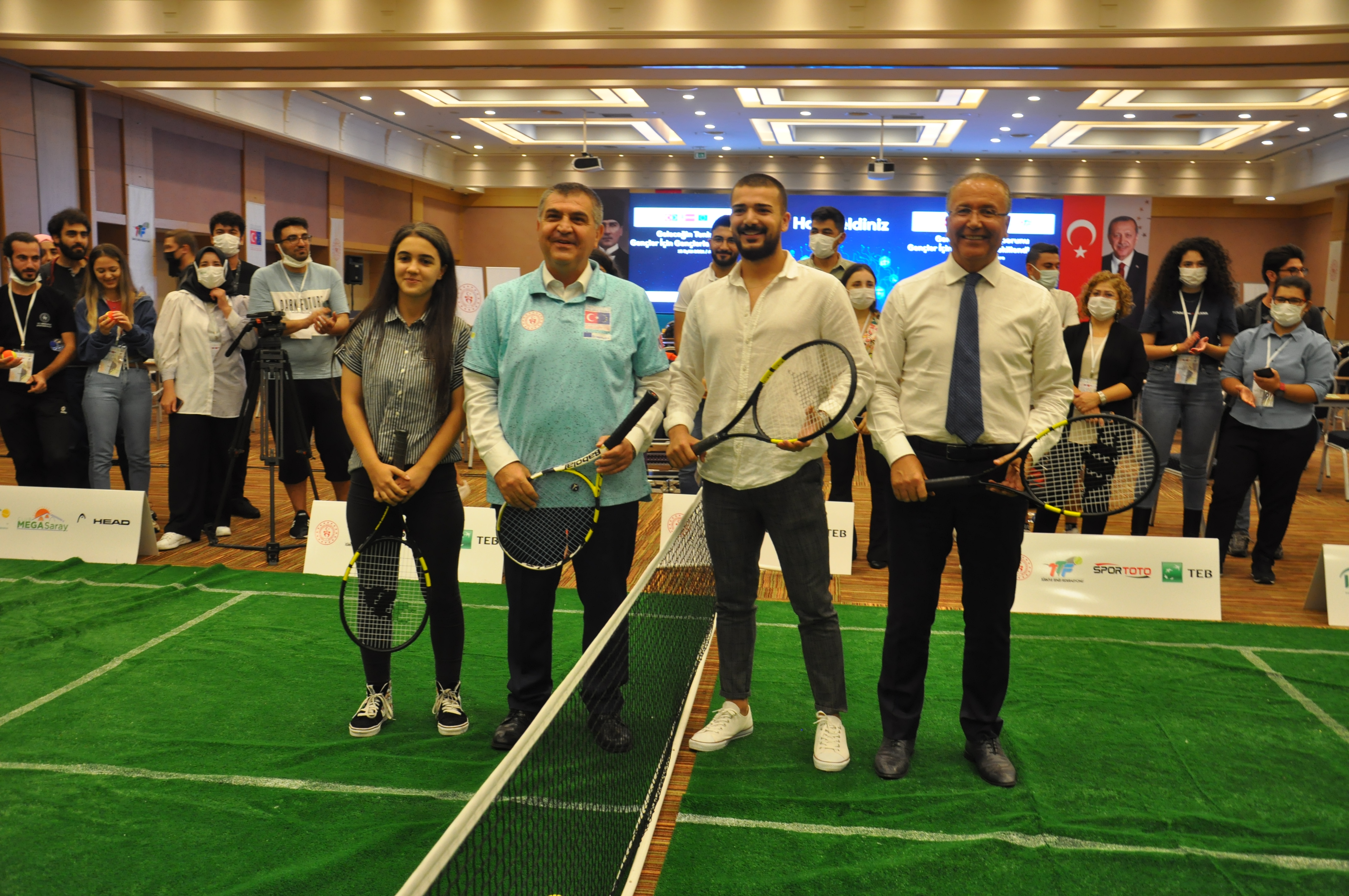 Geleceğin_Tenis_Sporunu_Gençler_için_Gençlerle_Şekillendiriyoruz_3.JPG