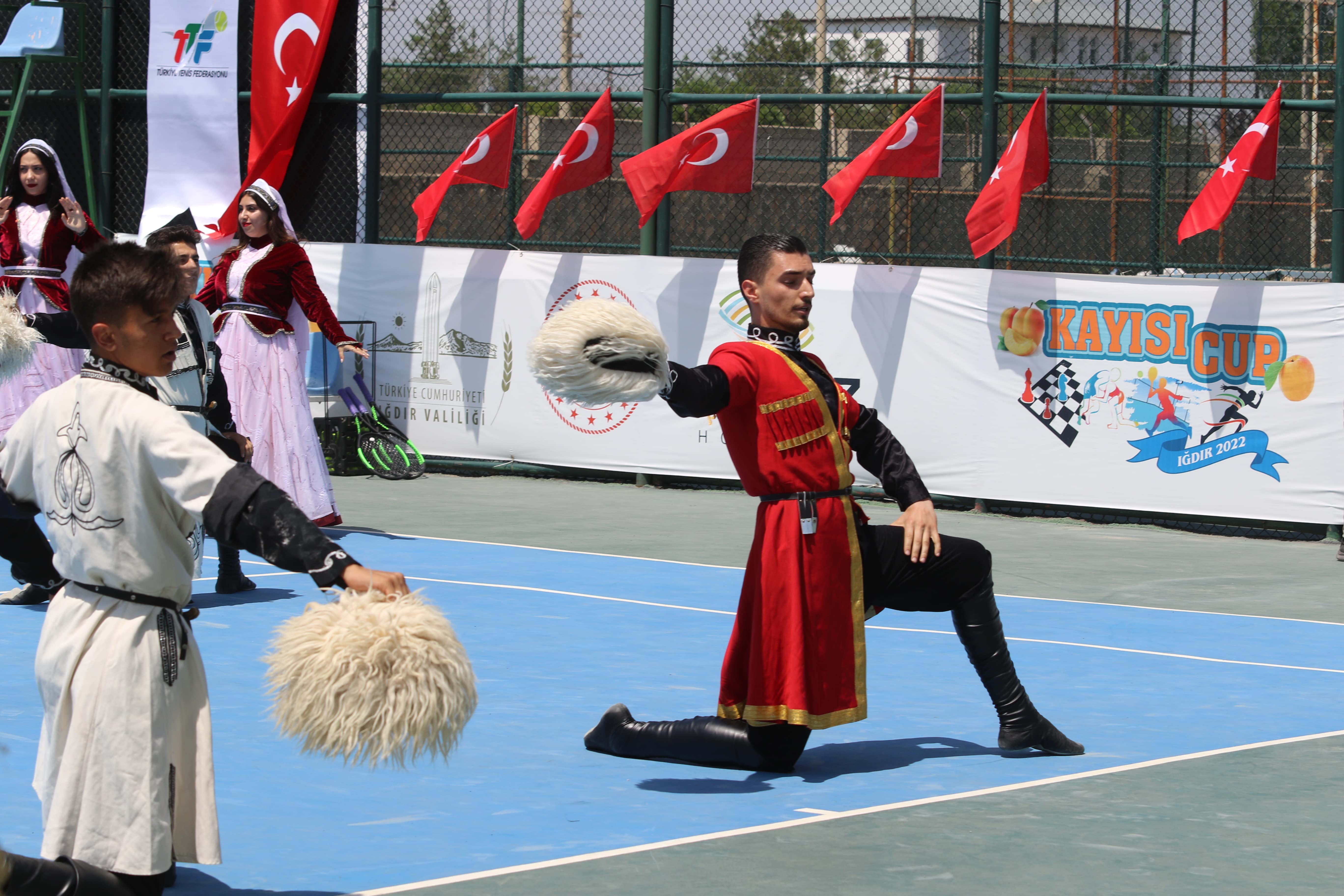 Kafkas_Dans_Gösterisi-Iğdır_Kayısı_Cup_1-min.JPG