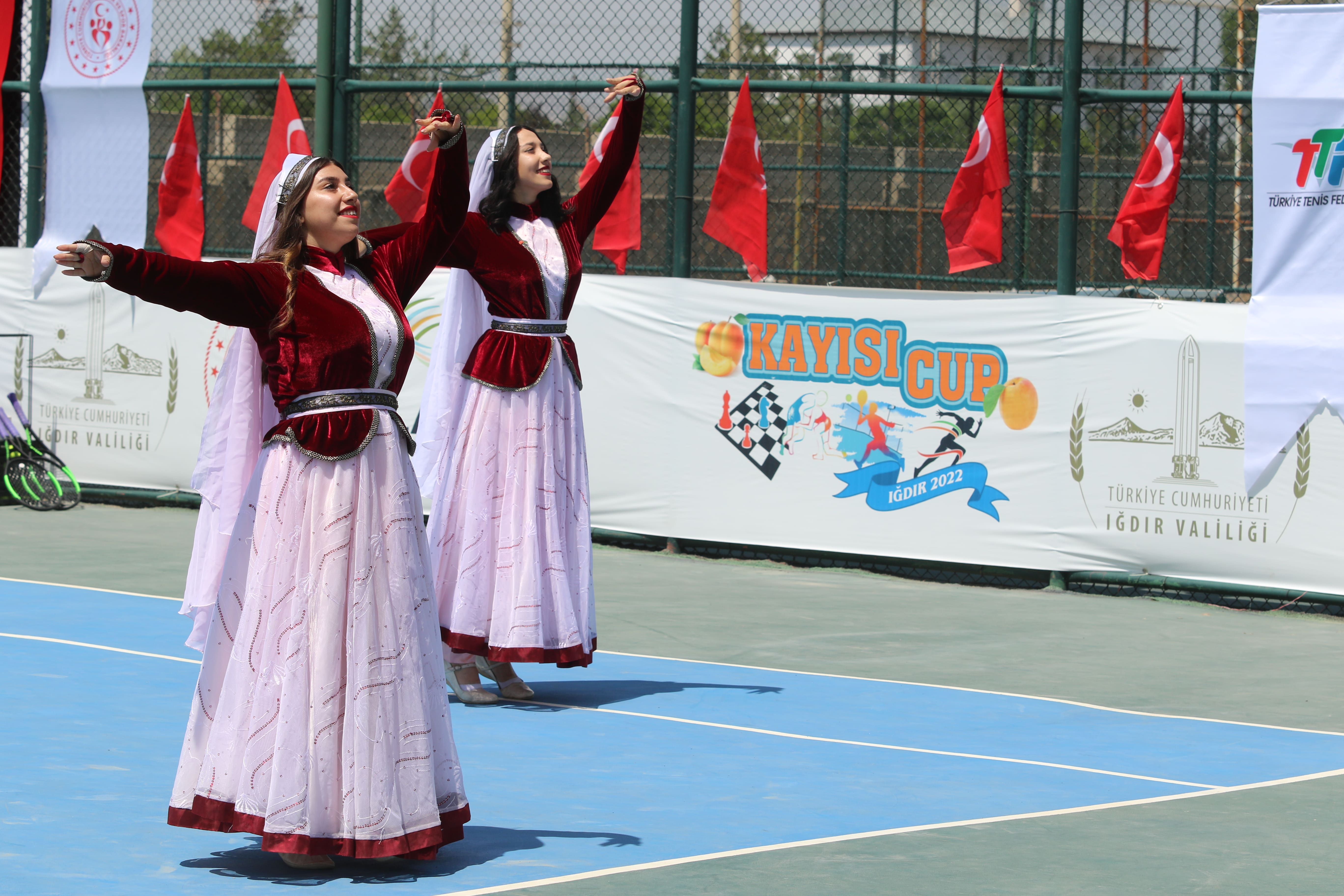 Kafkas_Dans_Gösterisi-Iğdır_Kayısı_Cup_2-min.JPG